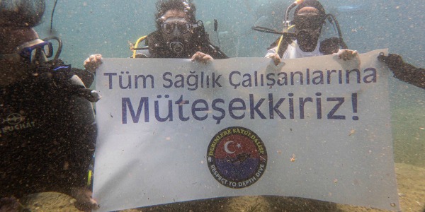 Dünyayı tehdit eden koronavirüse yakalanan vatandaşlara yardım eli uzatırken aynı