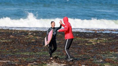 İrlanda’nın Bundoran kentinde düzenlenen Dalga Sörfü Avrupa Şampiyonası’nda yarışlar devam