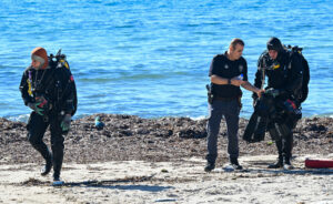 İzmir’in Çeşme ilçesinde lastik botun batması sonucu kaybolduğu belirtilen 2