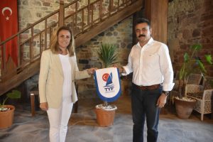 Türkiye Yelken Federasyonu Başkanı Özlem Akdurak, Dikili Belediye Başkanı Adil