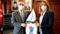 Türkiye Yelken Federasyonu Başkanı Özlem Akdurak, Haziran 2020 tarihinde İzmir Valiliği’ne atanan Sayın Yavuz Selim Köşger’i makamında ziyaret ederek, yeni görevi nedeniyle kendisini kutladı. Başkan Akdurak, yelken sporunun ülkemizdeki gelişimi konusunda Vali Köşger’i bilgilendirirken, başta gençler olmak üzere İzmir halkının […]