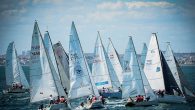 Kalamış Yelken Kulübü ev sahipliğinde Sportsboat Trofesi 2020’nin ilk ayağı olan KYK Sportsboat Yarışı gerçekleştirildi. Başhakemliğini Mehmet Somer Büyükkakuş’un üstlendiği yarışlarda; Seda Çalışkan, Çiğdem Şakaklı, Alper Şakaklı ve Can İşgören Yarış Kurulu’nda, Aylin Suntay ve Levend Gürkan Protesto Kurulu’nda görev […]
