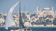 İstanbul Yelken Kulübü’nün düzenlediği 60.Yıl Donanma Kupası’nda zafer Helly Hansen Cheese’in oldu. 19-20 Eylül tarihlerinde gerçekleştirilen 60.Yıl Donanma Kupası’nda genel sıralamada Güney Kaptan dümencliğinde Helly Hansen Cheese birinci sırayı aldı. İkinciliği Levent Peynirci dümenciliğinde Enka Cheese elde ederken üçüncülüğü Semih […]