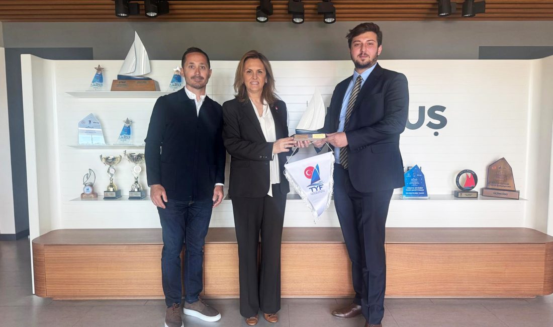 Başkan Özlem Akdurak’tan Fenerbahçe Spor Kulübü Doğuş Yelken Şubesi’ne Ziyaret Türkiye Yelken Federasyonu Başkanı Özlem Akdurak, Fenerbahçe Spor Kulübü Doğuş