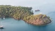 Dünyaca tanınan mavi yolculuğun adresi olan Gökova Körfezi’de denizciler Cumhurbaşkanlığına tahsis edilen Okluk Koyu’na girişlerde sorunlar yaşıyor. Denizciler Cumhurbaşkanına seslenerek koyun tamamen kapatılmamasını istedi. Yerli ve yabancı denizcilerin her dönem sıklıkla tercih ettikleri Muğla’nın Gökova Körfezi’deki koylarında yaşanan problemler deniz […]