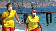 Turizm kenti Antalya’nın dünyaca ünlü Konyaaltı sahilinde görev yapan kadın cankurtaranlar, görevlerini titizlikle sürdürüyor. Kadın cankurtaranlar onları sahilde gören tatilcilerin kendilerini denemek için boğulma taklidi yaptığını dile getirdiler. Dünyaca ünlü Konyaaltı sahilinde Antalya Yaşam Parkı İşletmesi ALSE tarafından 34 kulede […]