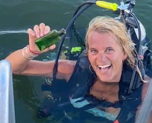 ABD’nin Michigan eyaletinde kaptanlık yapan Jennifer Dowker, tüplü dalış yaptığı