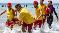 İstanbul Büyükşehir Belediyesi cankurtaranları, bu sene 49 adet jet-ski, 4 adet kurtarma botu, 2 adet drone (insansız hava aracı), 18 adet ATV aracı ile geniş ve kapsamlı bir ekipman ile hizmet veriyor. 618 cankurtaran, aynı zamanda 245 adet gözetleme kulesinde […]
