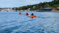 İstanbul Boğazı’na komşu ilçelerden birisi olan Beykoz’da su sporları üzerine eğitimler devam ediyor. Beykoz Belediyesi tarafından uzun süredir süren kano eğitimleri her yaştan misafiri ücretsiz ağırlıyor. Beykoz Belediyesi tarafından düzenlenen spor etkinlikleri kapsamında su sporlarına verilen önem de dikkat çekiyor. […]