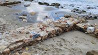 Kuşadası’nda dalgalar, Anaia yerleşimin izlerini ortaya çıkardı. Kuşadası şehir merkezinden 8 km uzaklıktaki Kadıkalesi’nin (Anaia) önünde o dönemde Ege deniz ticaretinde çok önemli bir role sahip olan Samos Boğazı’nı denetleyecek bir noktadaki antik yerleşimin izleri ortaya çıktı. Dalgaların ortaya çıkardığı […]