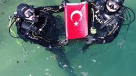Van Emniyet Müdürlüğü’ne bağlı Sualtı Grup Amirliği’nde görevli kurbağa adamlar, sorumluluk alanlarındaki illerin yanı sıra tecrübeleri sayesinde ülkenin farklı bölgelerindeki su altı arama kurtarma çalışmalarına da katılıyor. Van Emniyet Müdürlüğü’ne bağlı Sualtı Grup Amirliği’nde görevli “kurbağa adamlar”, su altındaki zorlu […]