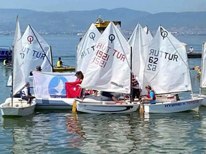 İzmit Belediyesi öncülüğüyle İzmit’in düşman işgalinden kurtuluşunun 101’inci yılında deniz