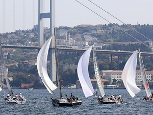 Milli birlik ve beraberliğimizin deniz üzerinde kapsamlı bir şekilde kutlanması