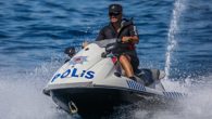 Antalya İl Emniyet Müdürlüğü Deniz Liman Şube Müdürlüğü, sahil şeridinde ve falezlerde yaşanabilecek boğulma, düşme ve benzeri olaylara hızlı müdahale için verilen iki jet-ski ile hayat kurtaracak. Turizm kenti Antalya`da, sahil şeridi başta olmak üzere 17 kilometre uzunluğundaki falezler bandında […]