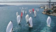 “İstanbul Yelken Açıyor” sloganıyla organize edilecek yarışlarda, 10 ülkeden toplam 900 sporcu mücadele edecek. Organizasyonun Tersane İstanbul’da düzenlenen basın toplantısında son şampiyon Asterisk takımı, kupayı yetkililere teslim etti. Bosphorus Cup’ın kurucusu Orhan Gorbon, yaptığı açıklamada, “Bu sene çok zorlu bir […]