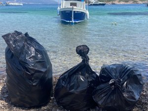Bodrum Belediyesince, ada ve koylarda kıyı temizliği ve bakım çalışması