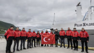 Kuzey Kutbu’na bu yıl 3’üncüsü düzenlenen Ulusal Arktik Bilimsel Seferi ekibi, 71 derece kuzey enleminden sefere başlamak için Norveç’in Tromso şehrine ulaştı. İstanbul’dan yola çıkan ekip, Norveç bayraklı Polar Xplorer isimli 62 metrelik araştırma gemisi ile Arktik Okyanusu’nda bulunan Barents […]