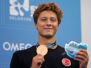 Milli yüzücü Berke Saka, Avrupa üçüncüsü oldu. Sırbistan’da devam eden Su Sporları Avrupa Şampiyonası’nda milli yüzücü Berke Saka, 200 metre karışık stilde bronz madalya kazandı. Türkiye Yüzme Federasyonundan yapılan açıklamaya göre, başkent Belgrad’daki Milan Gale Muskatirovic Spor Salonu’nda düzenlenen şampiyonada […]