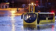 İngiltere’de kullanılması planlanan, hem karada hem de suda gidebilen yolcu otobüsü ilk denemesi başarısız oldu. Otobüs yarın tekrar denenecek. İngiltere’de hem normal yolda hem de su üzerinde yolcu taşıyabilen bir otobüsün ilk denemesi başarısız oldu. İlk etapta normal bir şekilde […]