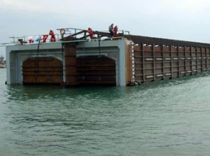 İstanbul’un iki yakasını denizaltından birleştiren Marmaray projesindeki 12 dalgıcın çalışmaları,