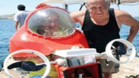 Bodrum Yalıkavak’ı ziyaret edenler, deniz kenarındaki bir evin bahçesindeki denizaltıyı görünce şaşkınlıklarını gizleyemiyorlar. Bu ev 30 yılı aşkın süre ile ekmeğini denizden çıkaran araştırmacı, mucit, bilimadamı ve bir deniz sevdalısı Erkan Ayral’ın evi. Birçok dalış malzemesi, araştırma ekipmanları, denizaltı ve […]