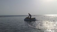 Antalya- Muratpaşa ilçesi Lara bölgesindeki Fener Parkı falezleri açıklarında üzerinde 2 kişi bulunan bir jet skinin denizde sürat yaptığı sırada devrilerek batmaya başladığını gören balıkçılar durumu polise bildirdi. Bu sırada olay yerinde bulunan bir sürat teknesi ve deniz polisi, deniz […]