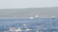 Çanakkale’de düzenlenen yüzme yarışmasında, sporcular Çanakkale Boğazı’nı yüzerek geçti. Yerli ve yabancı sporcuların katıldığı yüzme yarışması renkli görüntülere sahne oldu.Çanakkale Rotary Kulübü tarafından düzenlenen ve geleneksel hale getirilen yüzme yarışması, 25 yıldır 30 Ağustos’ta yapılıyor. Bu yılki yarışma, Ramazan Bayramı’na […]
