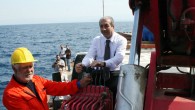 Gıda, Tarım ve Hayvancılık Bakanı Mehdi Eker, Ege Denizi’ne kıyısı olan Balıkesir’in Edremit Körfezi’nde Akdeniz’in en büyük suni resif projesinin temelini attı. Edremit Körfezi’ni Türkiye’nin adeta balık ambarı haline getirecek olan proje, Bakan Mehdi Eker’in de katıldığı törenle Altınoluk beldesinden […]