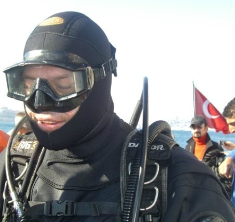 Öyle bir boyamış ki bugün gökyüzünü Dalgacı Mahmut, eflatun nerede