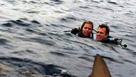 Gerilim filmi “Açık Deniz”, ABD’de gerçek oldu. Miami’de turistik dalış için denize açılan tekne, dalan turistlerden ikisini denizde unuttu. Yaklaşık iki saat denizin ortasında bir dubaya tutunarak kurtarılmayı bekleyen turistleri, hava kararmak üzereyken özel bir yatın kaptanı fark ederek sudan […]
