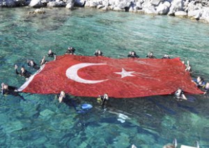 29 Ekim Cumhuriyet Bayramı Muğla’nın Marmaris İlçesinde bir dalış topluluğu