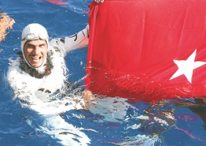 Dünya serbest dalış rekorunu 2009’da 83 metreye taşıyarak ulaşılması güç