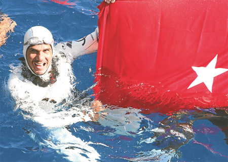 Dünya serbest dalış rekorunu 2009’da 83 metreye taşıyarak ulaşılması güç