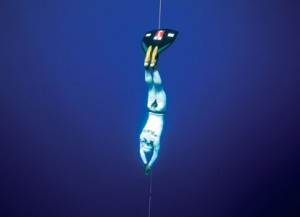 A Turkish diver has broken a world record in 87