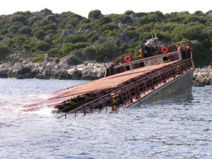 Geçtiğimiz günlerde Antalya Kekova’da kayalıklara çarpan 114 metre uzunluğunda buğday