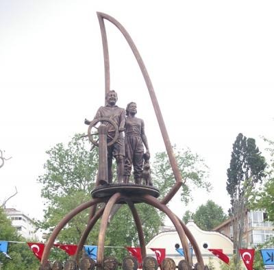 Projenin fikir babası ve maddi destekçisi Mustafa Aksoy anıtın açılışı