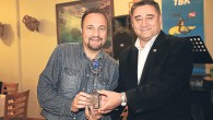 2011 yılı içinde de kamuoyunu bilgilendirmek ve denizlerin önemine dikkat çekmek için haberler hazırlayan Karakaş, TSSF tarafından “yılın habercisi” seçildi. Caddebostan Balıkadamlar Kulübü’nde düzenlenen törende konuşan TSSF Başkanı İnkılap Obruk, Karakaş’ın denizlerimizdeki zenginlikleri hatırlatmak ve korunmasına yardımcı olmak için düzenli […]