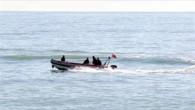 Denizden ve havadan yapılan arama çalışmalarını çiftin yakınları da izliyor. İstanbul’dan Antalya’ya yazlıklarına gelirken yılbaşı gecesini Afyonkarahisar’da beş yıldızlı otelde kutlayan ve burada tanıştıkları bir çifti Antalya’ya davet eden Deniz ve Sabit Dumlupınar çifti, geçen cuma akşamı ikiz bebeklerini bir […]