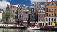 Hollanda’da soğuk havaya rağmen binlerce kişi sağlıklı bir yaşam için soğuk sulara dalış yaptı. Ülkenin 89 farklı yerinde düzenlenen ‘Yeni Yıl Dalışı’ geleneğinde 36 bin kişi, soğuk sulara dalarak 2012’nin ilk gününü soğuk sularda yüzerek geçirdi. Geleneksel hale gelen etkinliğin […]