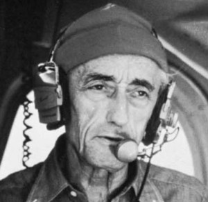 1942 yılında, bir kasım gecesi, uçakların gürültüsüyle uyanmıştık. Yataktan kalkıp
