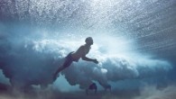 Avustralyalı fotoğrafçı Mark Tipple’ın gerçekleştirdiği ‘Sualtı Projesi’, yüzücülerin dalgalar altındaki hareketlerinden oluşan bir fotoğraf serisi. Her biri sanatçı tarafından okyanus yüzeyinin altından çekilmiş fotoğraflarda, dalgalar sanki fırtına bulutlarıymış gibi görünüyor. Kumun okyanus tabanından kalkması ve güneş ışığının kırılarak suyu aşması […]