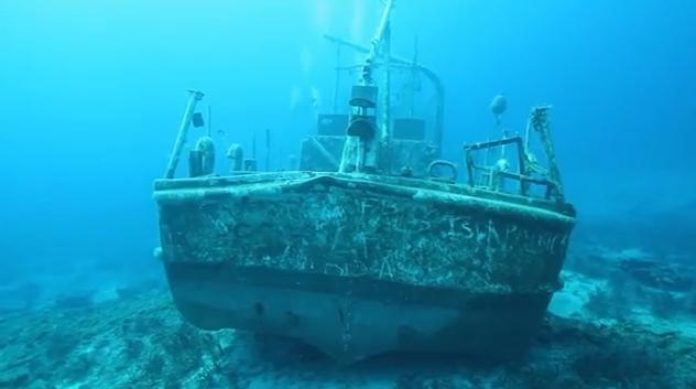 Bodrum açıklarındaki Karaada’da bulunan TCG 115 (sahil güvenlik botu), C-47