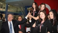 Giresun Kapalı Olimpik Yüzme Havuzunda cuma günü başlayan Sualtı Hokeyi Gençler Türkiye Federasyon Şampiyonası sona erdi. 11 erkek kulüp, 5 bayan kulüp olmak üzere toplam 16 kulübün katıldığı müsabakalarda; Erkeklerde Yarımca Spor Kulübü 1., Boğaziçi Spor Kulübü 2. ve 501 […]