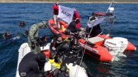 Çanakkale’ye değişik illerden gelen 250 AKUT gönüllüsü, Eceabat ilçesine bağlı Seddülbahir köyünde 100’e yakın çadır ile HF telsiz istasyonu kurdu. İstanbul, Bursa, Çanakkale ve Kocaeli’den kampa katılan AKUT gönüllülerinden 10 kişilik dalış grubu, Kara Savaşları sırasında İngiliz birliklerinin çıkarma yaptığı […]
