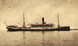istanbul Limanında, Karaköy rıhtımına yanaşmış bu zarif gemi, Denizyollarının AKSU