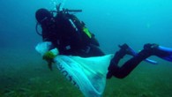 Turizm Haftası etkinlikleri çerçevesinde Kaş Limanı’nda sualtı temizliği yapıldı. Kaş Sualtı Derneği (KASAD) ile Kaş Kaymakamlığı’nın ortaklaşa yürüttüğü etkinliğe, 20 balıkadam katıldı. Kaş Belediyesi ve Kaş Turizm ve Tanıtma Derneği’nin de destek verdiği temizlik etkinliğinde balıkadamlar tarafından sualtından 35 çuval […]