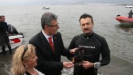 Kocaeli’nde Engelliler Haftası nedeniyle düzenlenen etkinliğe katılan eski Devlet Bakanı Kürşat Tüzmen, dalış yapıp su altında resim sergisi açtı. Gölcük Belediyesi’nin Gölcük Engellilerle Dayanışma ve Yardımlaşma Derneği (GEN-DAY-DER), Değirmendere Sualtı Topluluğu Spor Kulübü Derneği (DESSAD), Gölcük Fotoğraf ve Sinema Sanatı […]