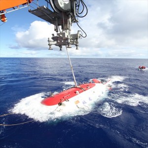 China’s manned submersible Jiaolong and its three divers rose from