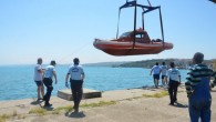 SİNOP (İHA) – Sinop İl Emniyet Müdürlüğü Deniz Limanı Şubesi’ne bağlı Sualtı Grup Amirliği’ne kazandırılan 8 metrelik zodyak bot dün düzenlenen mini törenle denize indirildi. Botun indirilişi sırasında Sinop Valisi Dr. Ahmet Cengiz ile İl Emniyet Müdürü Şeref Aytekin’in de […]