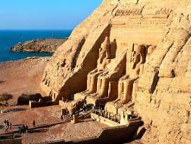 Mısır’da yeni yönetimin, turist kadınlara tesettür zorunluluğu getireceği, turistik sahilleri